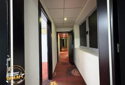 Locatie centrala cu front stradal amplu, ideala pentru birou, sediu firma sau sp - 4