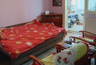 Apartament cu 3 camere semidecomandat, mobilat în Griviței