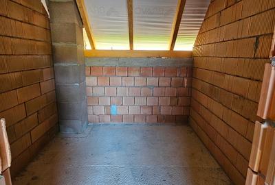 Casă individuală cu 3 camere în Corunca