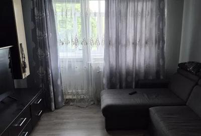 Apartament cu 2 camere semidecomandat în Podu Roș