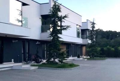 Casă cu 4 camere în Corbeanca
