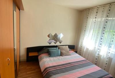 Apartament cu 3 camere decomandat, mobilat în Lipovei