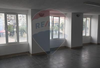 Spațiu comercial - 6