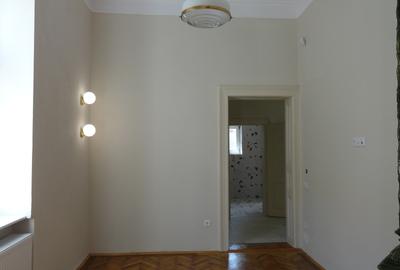 Casa recent renovata  .str. Avram Iancu, curte 300 mp, 3 parcari, zona centrala - 19