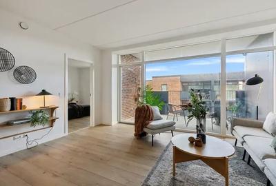 Apartament cu 4 camere decomandat în Titan