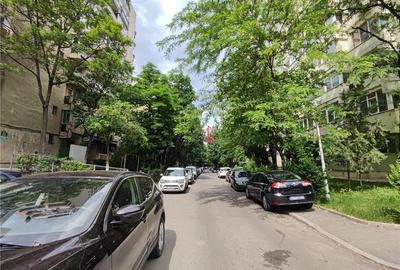 Apartament cu 3 camere decomandat în Doamna Ghica