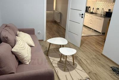 Apartament cu 2 camere semidecomandat, mobilat în Central