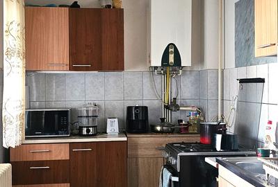 Apartament 2 camere decomandate cu potential de  recompartimentare,Cl.Romanului - 11