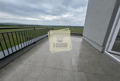 Penthouse cu 3 camere decomandat în Aeroport