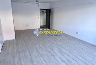 Apartament cu 3 camere decomandat în Cetate
