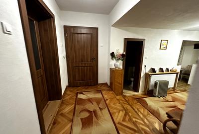 Casă individuală cu 9 camere în Cetate