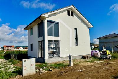 Casă individuală cu 4 camere în Cristian