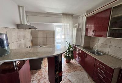 Apartament cu 3 camere decomandat, mobilat în Central