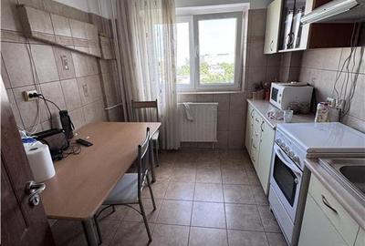 Apartament cu 2 camere semidecomandat în Apărătorii Patriei
