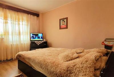 Apartament cu 4 camere decomandat, mobilat în Broscărie