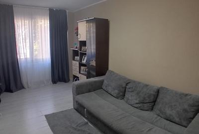 Apartament cu 3 camere decomandat, mobilat în Apărătorii Patriei