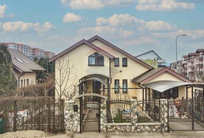 Casă / Vilă cu 4 camere de vânzare în zona Tractorul - 2