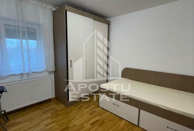 Apartament cu 3 camere semidecomandat, mobilat în Dâmbovița
