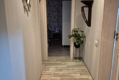 Apartament 3 camere decomandat Năvodari, 64 mp, centrală proprie, AC, etaj 2 - 12
