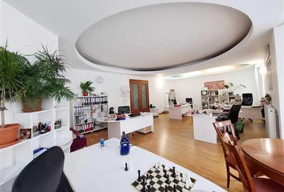 Apartament cu 4 camere decomandat în Primăverii