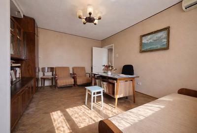 Apartament cu 3 camere semidecomandat în Central