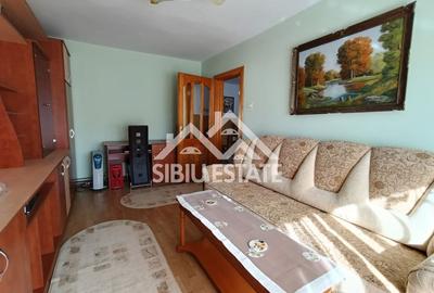 Apartament de vanzare cu 3 camere, decomandat -55 mp. balcon, pivnita - 1