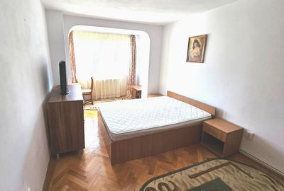Apartament cu 3 camere decomandat, mobilat în Centrul Civic
