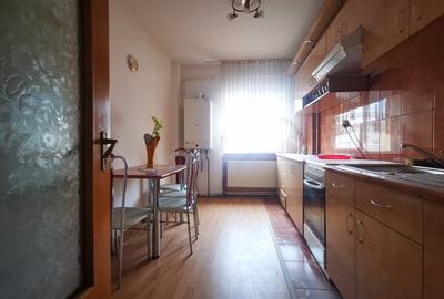 Apartament 3 camere, 64 mp, Cetate, zona Liceului Sportiv!