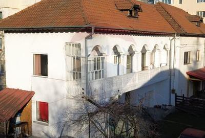 Casa de vânzare in centrul orașului Câmpulung la preț de apartament - 10