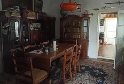 Casa centru istoric doua corpuri cladire 3 camere - 6
