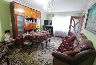 Apartament cu 3 camere decomandat, mobilat în Frumoasa