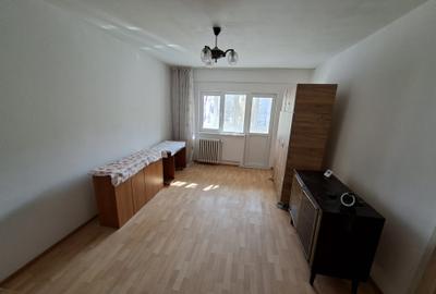 Apartament cu 2 camere, decomandat, etajul 2/10, zona Dacia - 2
