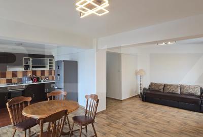 Apartament cu 3 camere decomandat, mobilat în Craiovița Nouă