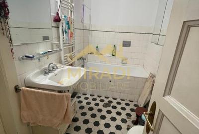 Vanzare apartament in vila 6 CAMERE compus din D P M din D P 1 M - 8