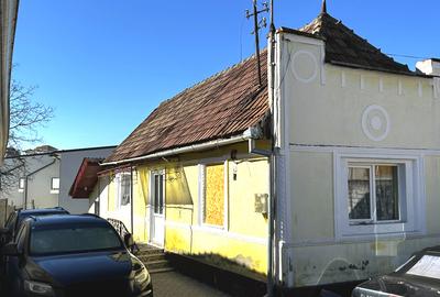 Casa Vanzare Centru Ultracentral 110 mp cu 581 Mp Teren Utilitati Asfalt - 1