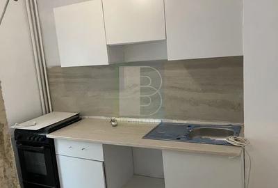 Garsonieră decomandată în Decebal