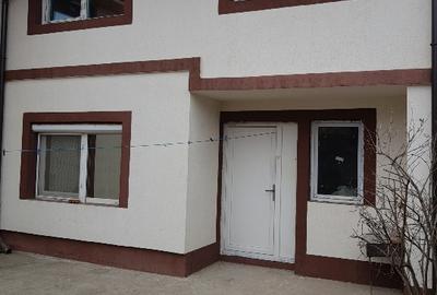 Casa de vanzare pentru 2 familii - 1
