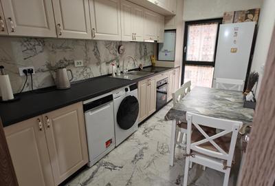 Apartament cu 3 camere semidecomandat, mobilat în Păcurari
