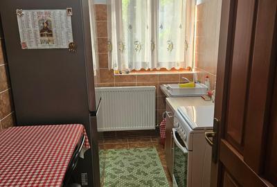 Inchiriez in 7 Noiembrie,apartament cu 2 camere,etajul 1 din 3,mobilat si utilat