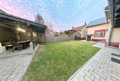 Casă individuală cu 10 camere în Central