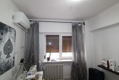 Inchiriere apartament 3 camere, decomandat, etaj 3, strada 23 August - 5