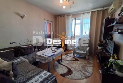 Apartament cu 3 camere semidecomandat, mobilat în Alexandru cel Bun