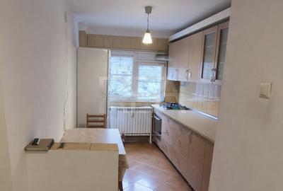 3 camere Titan, centrală, inst. schimb.,parcare, et. 1, an 1984, 67 mp - 4