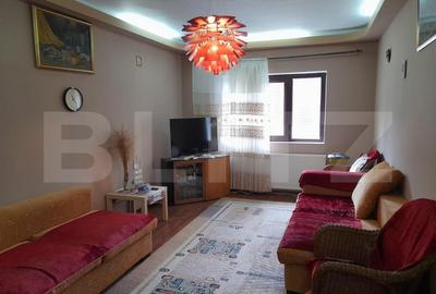 Apartament cu 3 camere decomandat, mobilat în Predeal