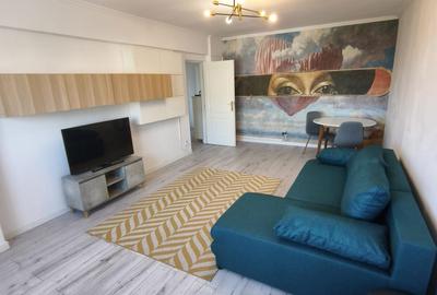 Apartament cu 3 camere semidecomandat, mobilat în P-ța Victoriei
