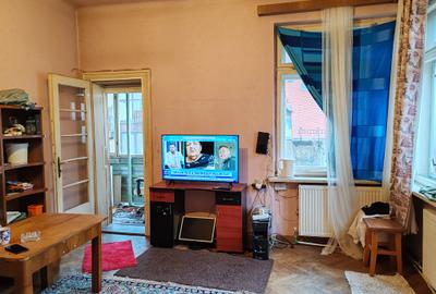 Apartament cu 4 camere semidecomandat în Centrul Istoric