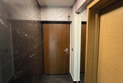 Apartament cu 3 camere semidecomandat în Moșilor