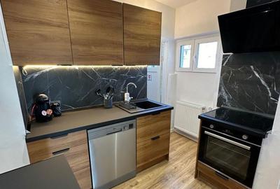 Apartament de 2 camere, terasă 25 mp, Piața Romană, metrou 2 min - 4
