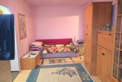 Vand apartament 3 camere semidecomandat in Deva, zona Micro 15, etaj 3, - 4