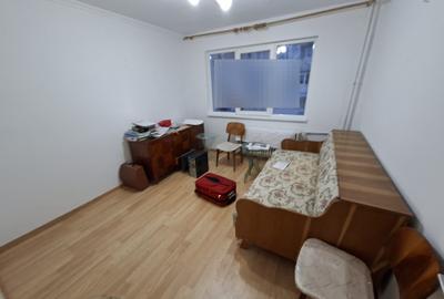 Apartament cu 2 camere semidecomandat, mobilat în Tătărași